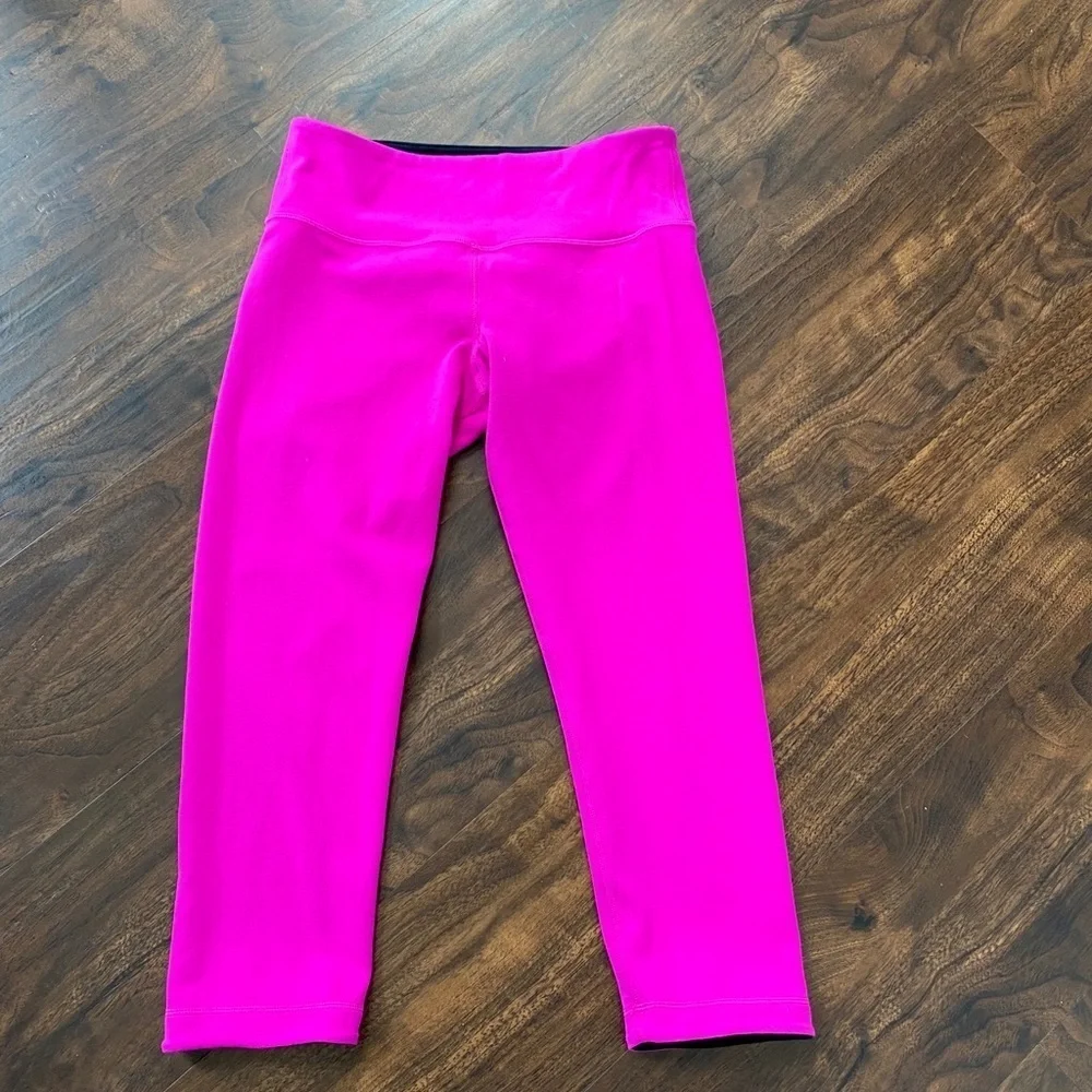 Lululemon Wunder Under Crop Reversible
Black Pink - Picture 2 of 7